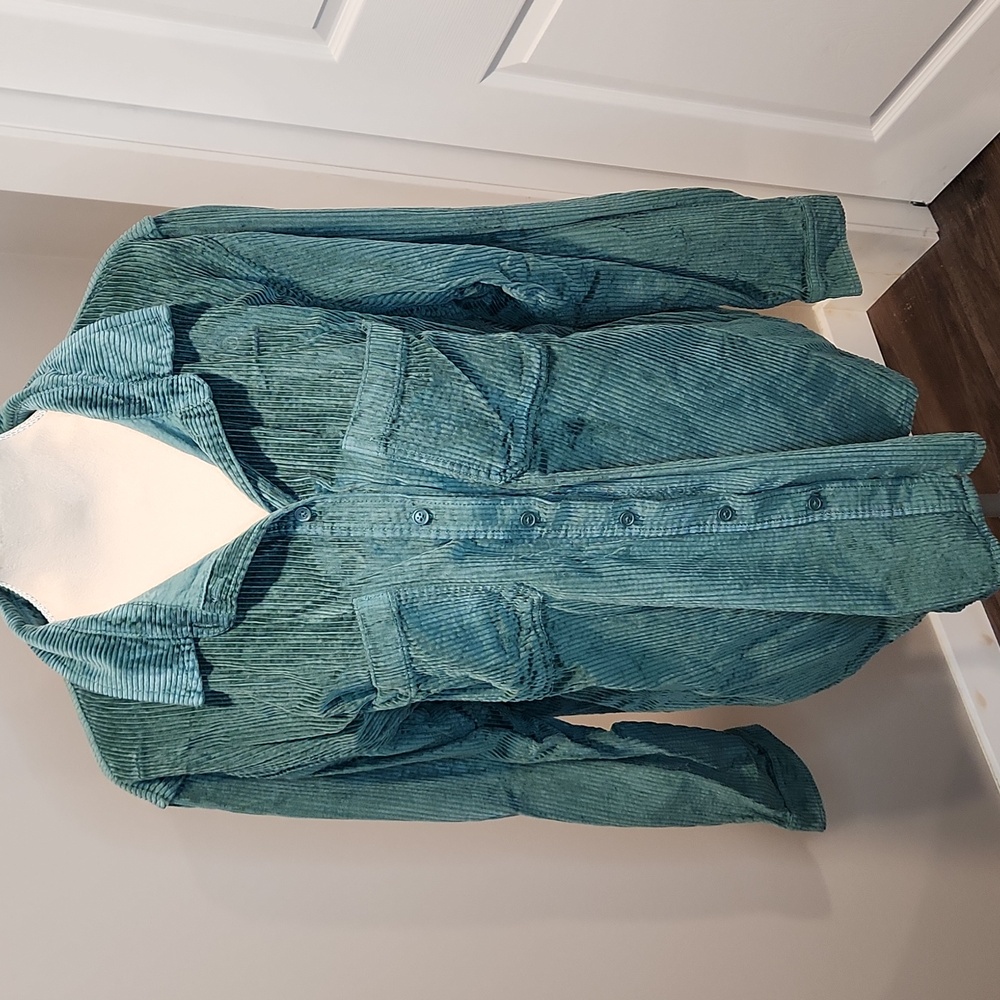 💥American Eagle corduroy button down top